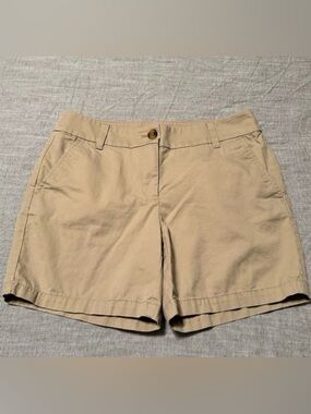Ann Taylor LOFT Khaki Shorts Chino Style‎ in Tan Size 2 6” inseam EUC